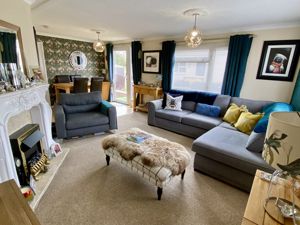 Lounge/Diner- click for photo gallery
